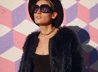 Şehvetli modelinde trendy giyim