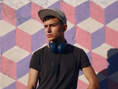 Kendine güvenen yenilikçi kulaklık