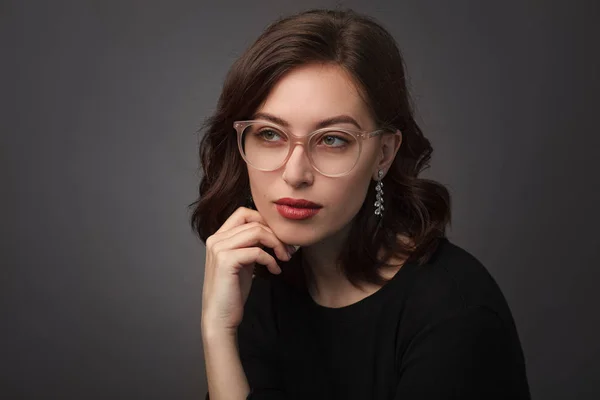 Menina elegante em óculos — Fotografia de Stock