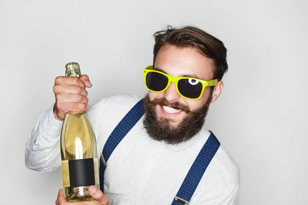 シャンパンで優雅な幸せな男 — ストック写真