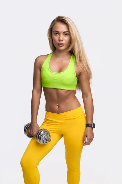 Sportos nő súlyzó — Stock Fotó