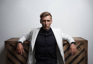 İle takım elbise trendy erkek modeli