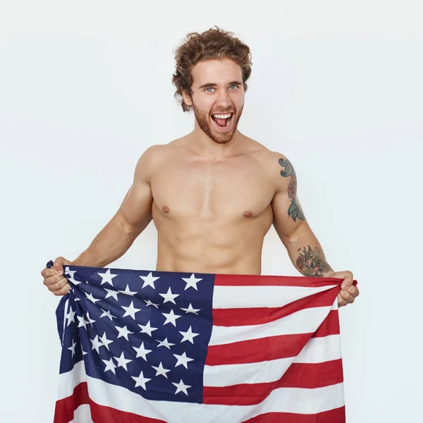 Opgewonden man met Usa vlag — Stockfoto