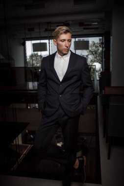 şık erkek takım elbise