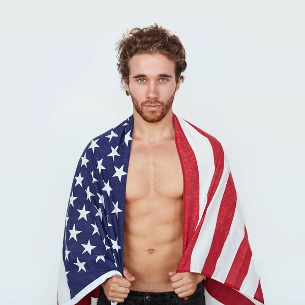 Muž v Usa vlajka — Stock fotografie