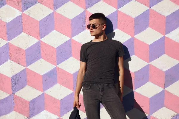 Hombre hipster de moda en gafas de sol —  Fotos de Stock