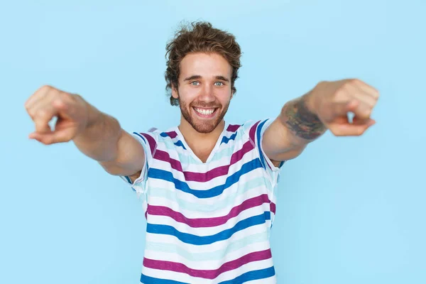 Hombre feliz apuntando a la cámara —  Fotos de Stock