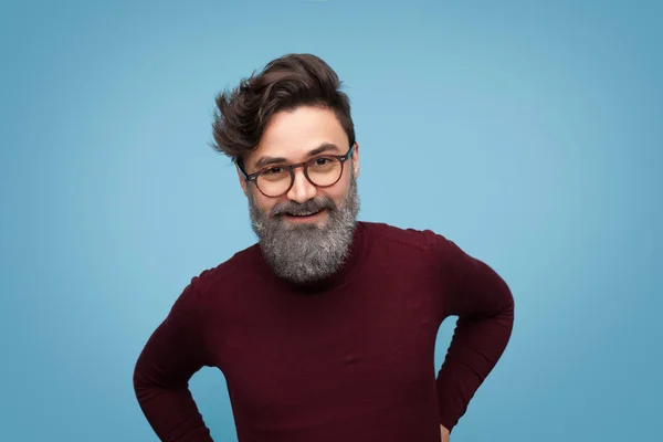 Vuxen man med grått skägg — Stockfoto