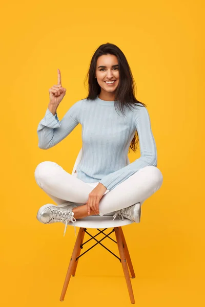 Smart girl gesturing on chair — Stock Photo, Image