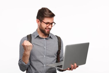 Muzaffer öğrenci sörf laptop beyaz