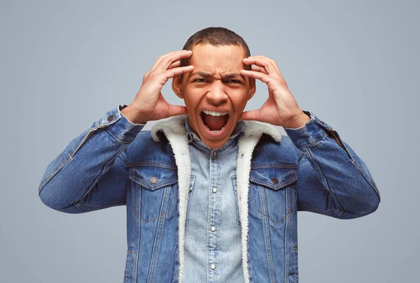 Stressed man in denim screaming — Stock Photo, Image