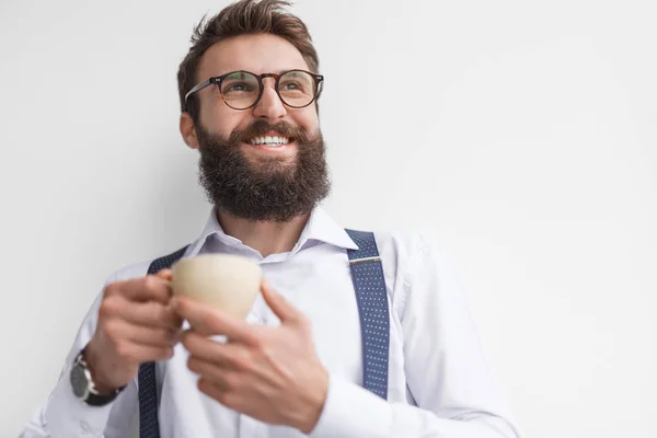 Glada affärsman med kopp kaffe — Stockfoto