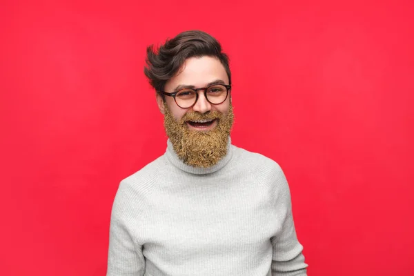 Bonito hipster com barba brilhante — Fotografia de Stock