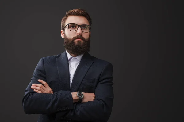Takım elbise trendy sakallı adam — Stok fotoğraf