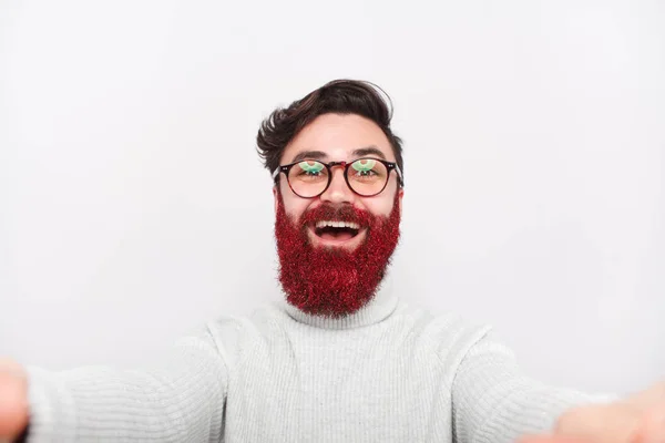 Modelo masculino com barba vermelha brilhante — Fotografia de Stock