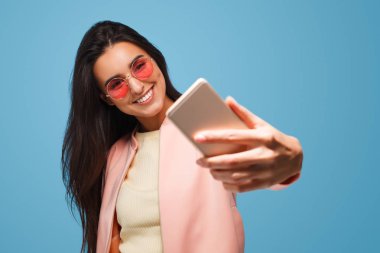 Şık hippi kız alma selfie