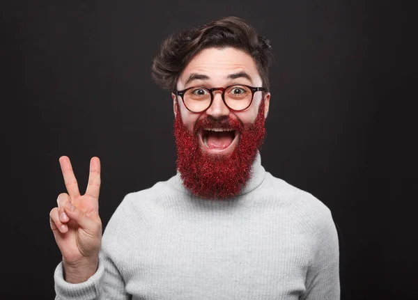 Cheerful man with glistening beard gesturing — Stock Photo, Image