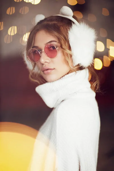 Modelo elegante em roupa de inverno — Fotografia de Stock