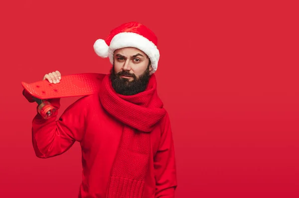 Hipster grave com skate no dia de Natal — Fotografia de Stock