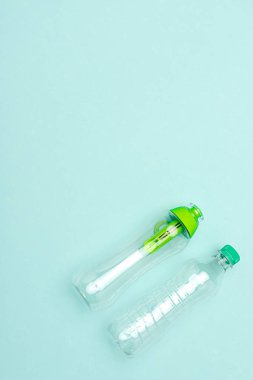 Su için boş şişeler