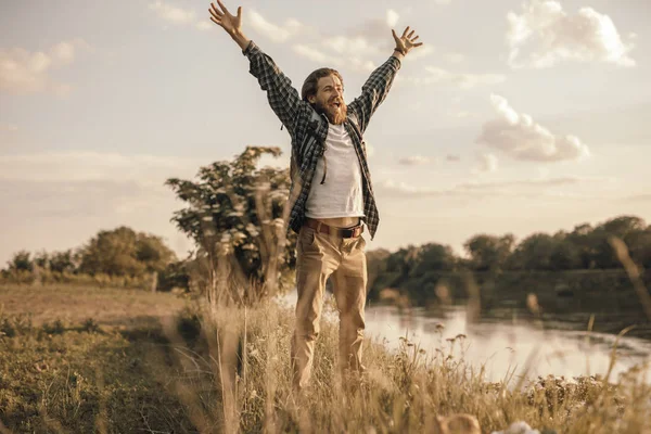 Excited explorer enjoying freedom in countryside — Stock Photo, Image