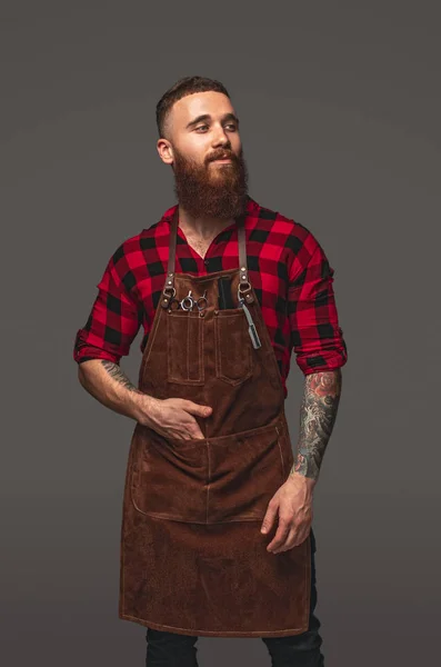 Confident barber with hand in pocket — Stock Photo, Image