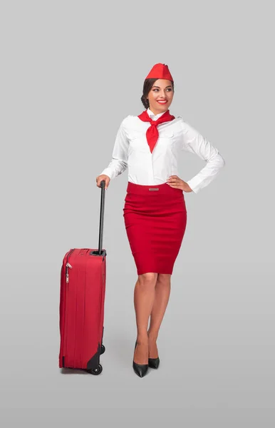 Azafata segura con maleta antes del vuelo — Foto de Stock