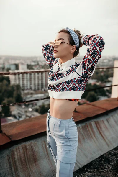Trendy female resting on rooftop — Stock Photo, Image