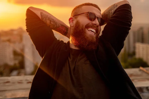 Happy hipster resting on roof in evening — Stok fotoğraf