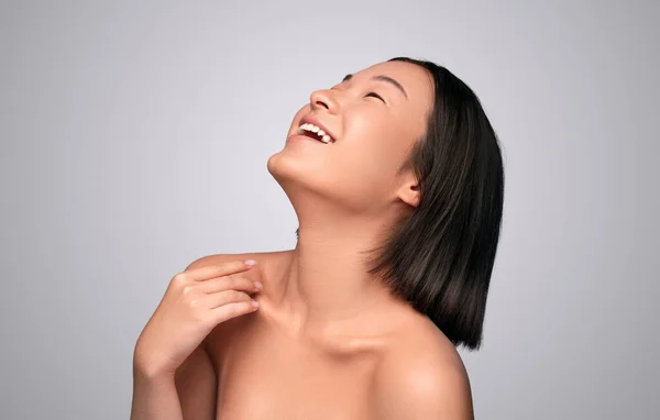 Gai asiatique femme avec propre peau — Photo