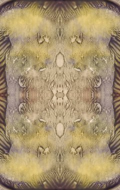 Grunge simetrik dikey arkaplan. Kahverengi, sarı, yeşil ve menekşe rengi. Soyut suluboya resim.