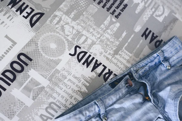 Calções Jeans Femininos Cama — Fotografia de Stock