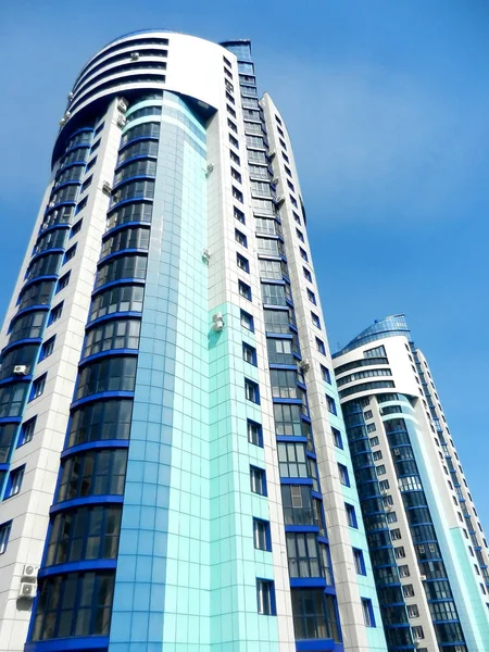 güzel ev, gökyüzüne doğru gözden kaybolmak