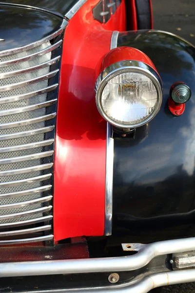 Retro araba. ayrıntı. Far. yakın çekim