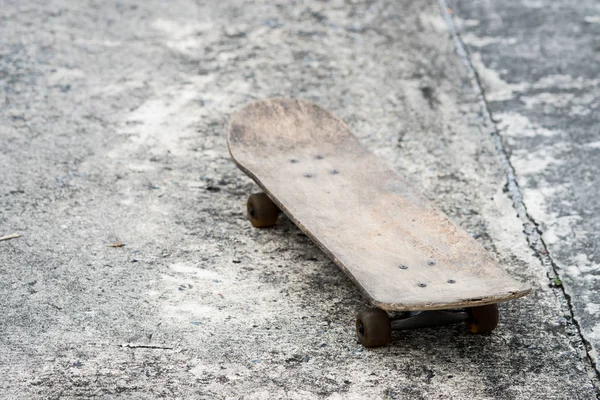 Closeup Old Skateboard Shadow Cement Floor Background — Stock Photo, Image