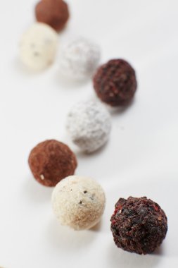 bazı truffeles masaya