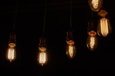 Bazı Işık Ampüller siyah