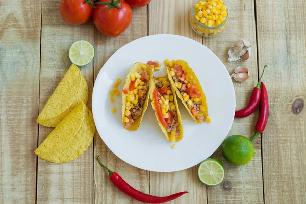 Fresh mexican tacos with tomato, corn and chicken meat — Stock Photo, Image