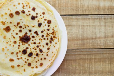 Taze ev yapımı krep yığını ile arka plan. İnce krep o