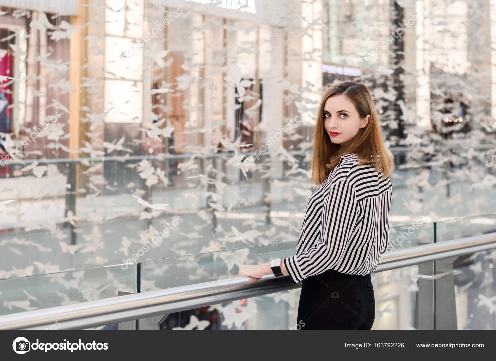 Images Swing Bob Hairstyles Young Woman With Long Bob Hairstyle