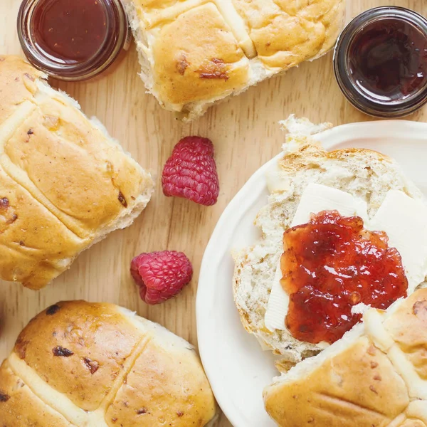 Traditional Hot Cross Buns Served Butter Jam Raspberry Wooden Board — Stock Photo, Image