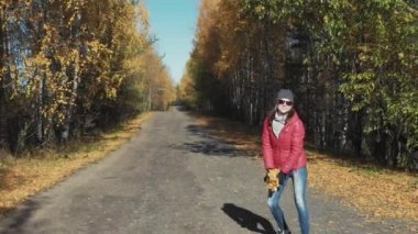 Altın yaprağı, atma kız sonbahar keyfi