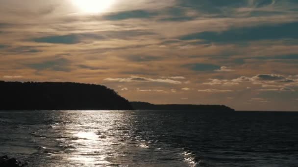 在海面上迷人的日落 — 图库视频影像