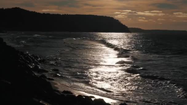Coucher de soleil envoûtant sur la mer — Video