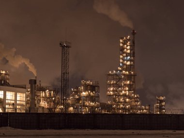 Gece kimya fabrikası