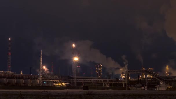 Natt kemisk fabrik — Stockvideo