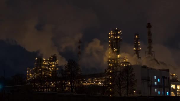 Natt kemisk fabrik — Stockvideo