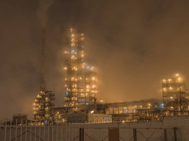 Gece kimya fabrikası