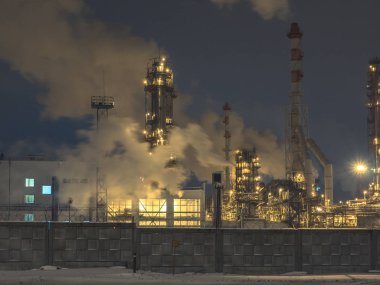 Gece kimya fabrikası