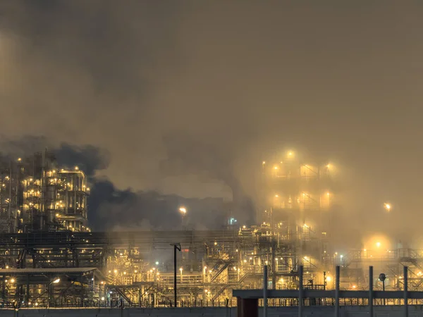 Nacht chemische fabriek — Stockfoto